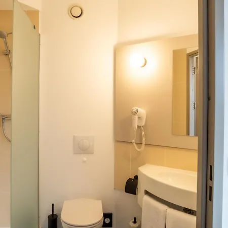 Centrum Hotel 2*